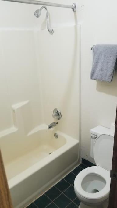 Hotel King Bed Hotel Room 114 Booking Stillwater Exterior foto