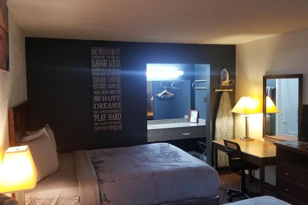 Hotel King Bed Hotel Room 114 Booking Stillwater Exterior foto
